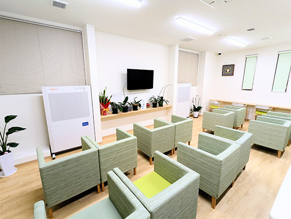 医療法人社団 越智内科医院待合室